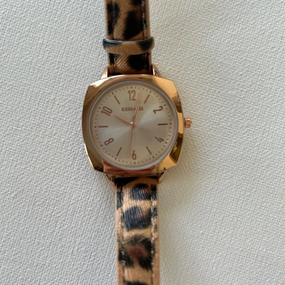 Kessaris analog watch rose gold-tone with faux leather leopard print band - Picture 4 of 5
